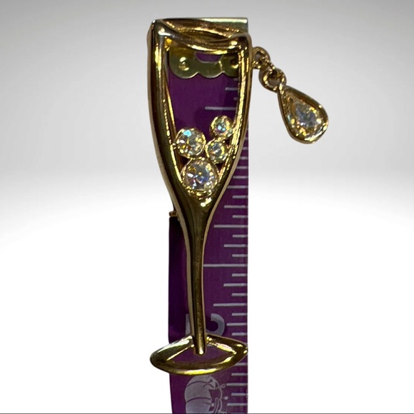 Lianna, Inc. marked ©LIA Champagne Glass Brooch with Rhinestone Bubbles - Picture 8 of 9